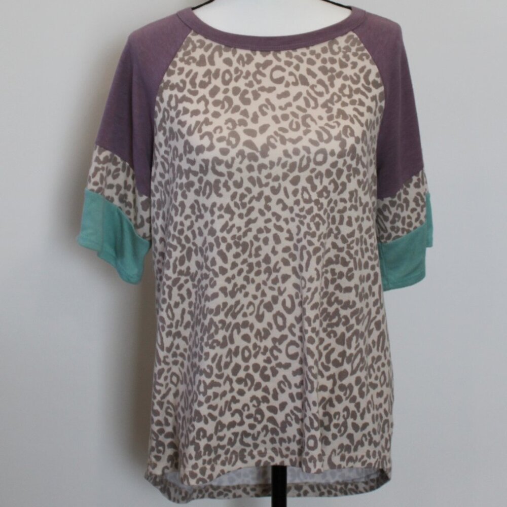 Oddy Short Sleeve Animal Print Top Size Small‎